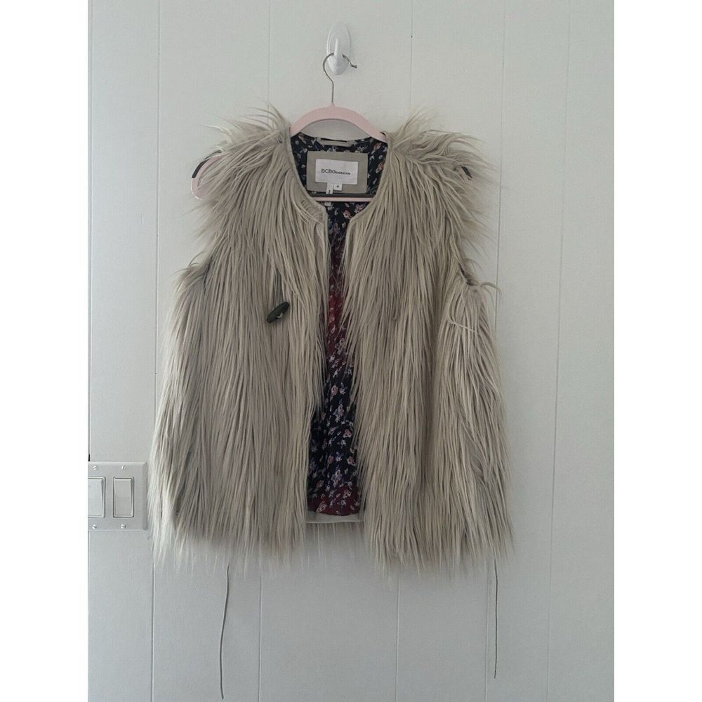 BCBGeneration Women's Medium Vest Faux Fur Shag Fabric‎ Lined Light Gray
